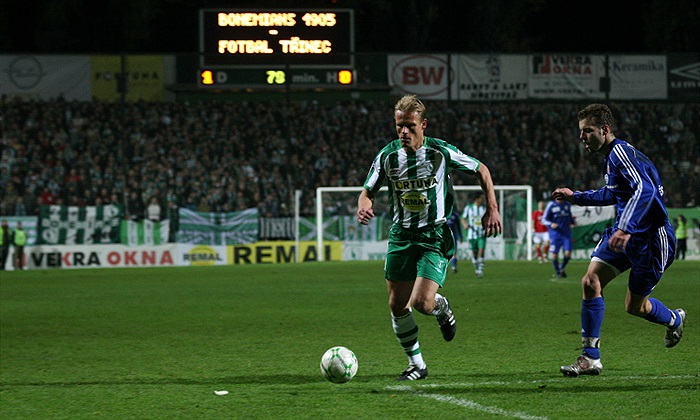 Slezák míří k brance.