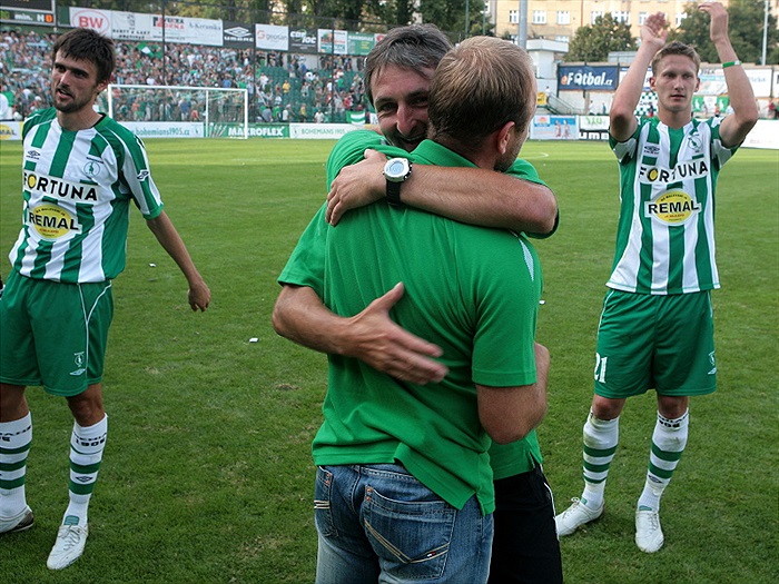 Radost trenérů po utkání.