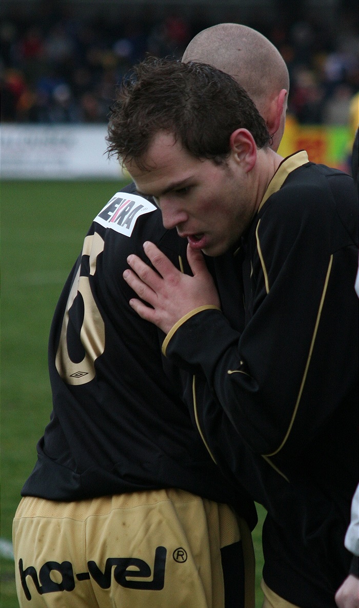 Martin Kotyza střídá, Pavel Hašek jde na hřiště zařídit obrat.