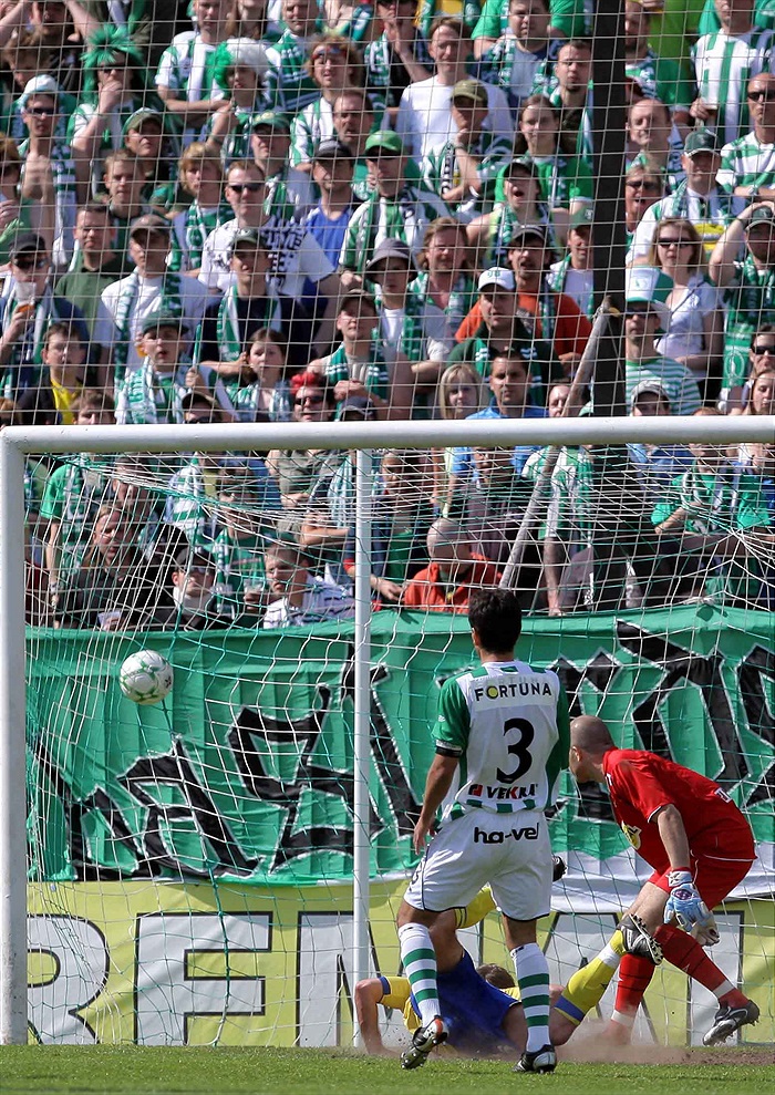 Sňozík se jen ohlídl, Bohemka dostává druhý gól.