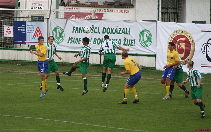 Kapitán při typické činnosti.