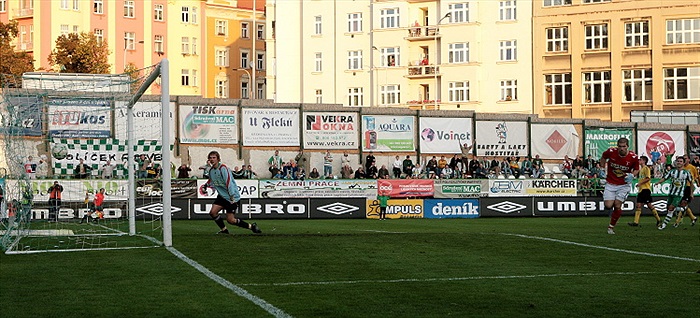 Sňozík se raduje z gólu.