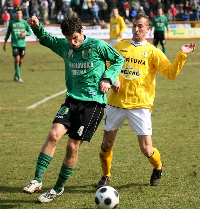 Fery doráží na soupeře.