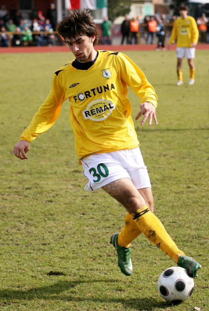 Honza Morávek u míče.