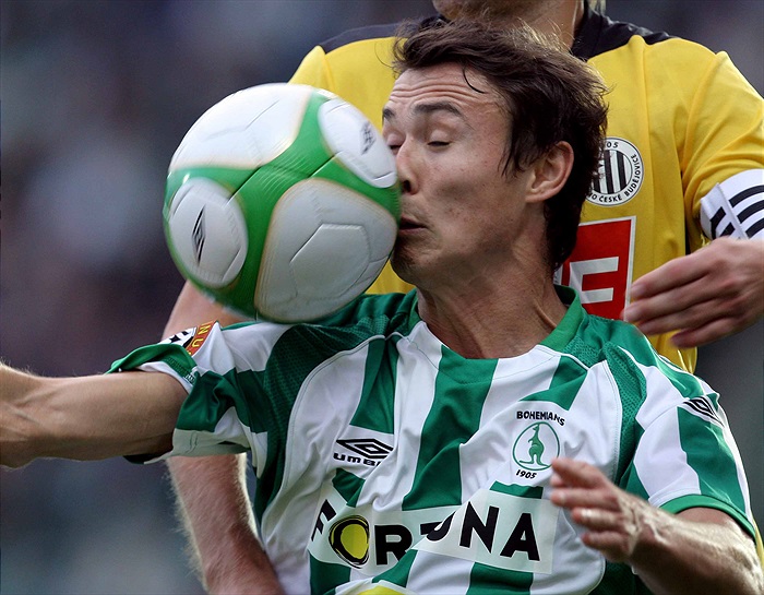 Aziz nasadil do hry i vlastní nos.