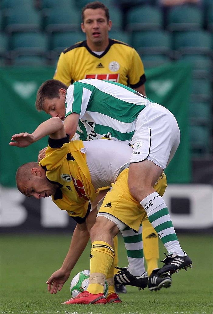 Rychlík v obranném souboji.