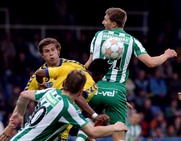 Škoda v hlavičkovém souboji.