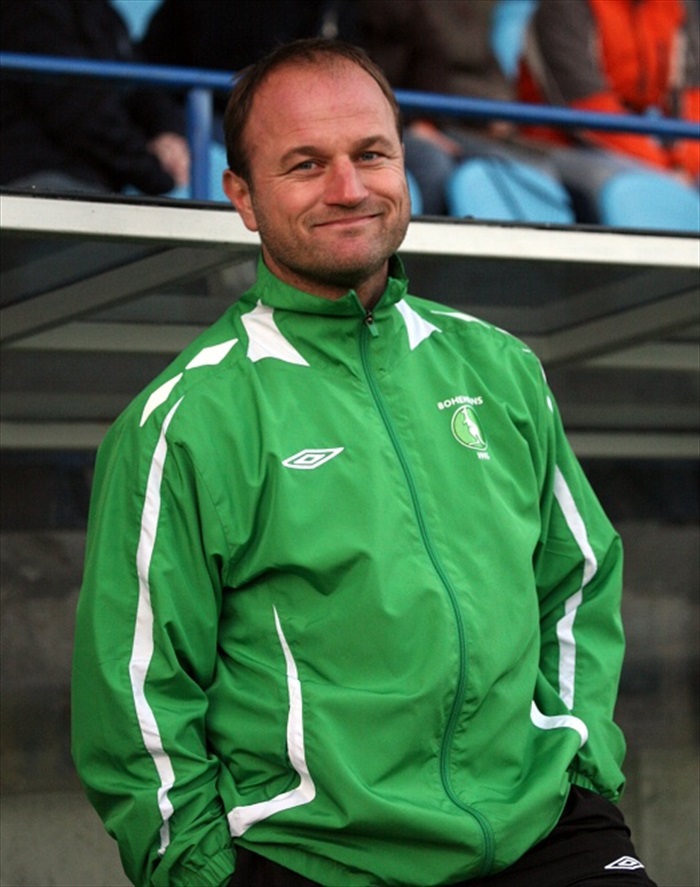 Předzápasový úsměv kouče Hoftycha.