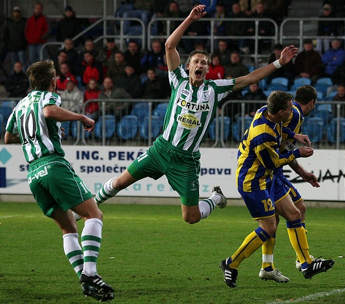 Škoda byl přistrčen ve vápně, penalta se nepískala.