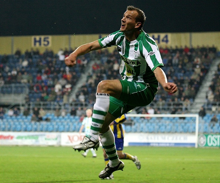 Róth v akrobatické poloze.