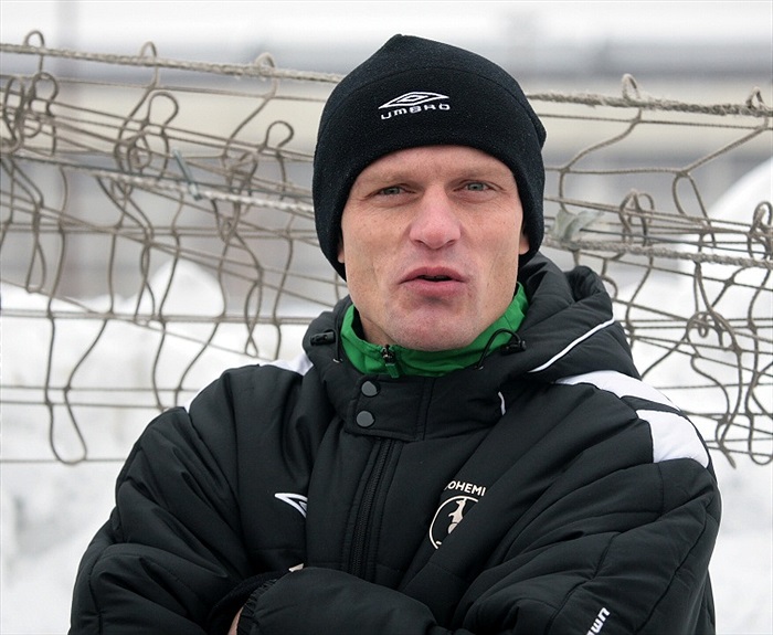 Zkušený Dalibor SLezák sledoval své mladší spoluhráče