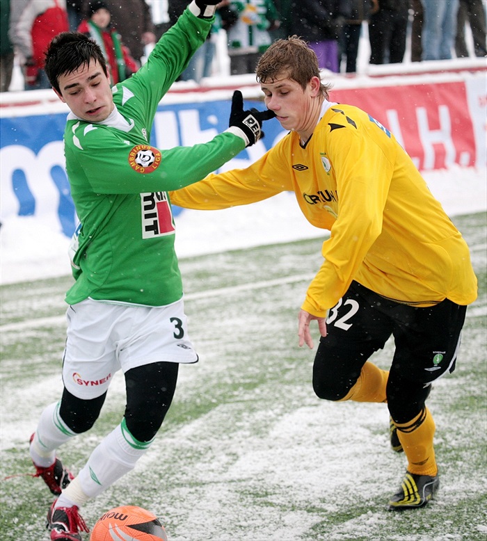 Mladý Jirka Ježdík na kraji obrany