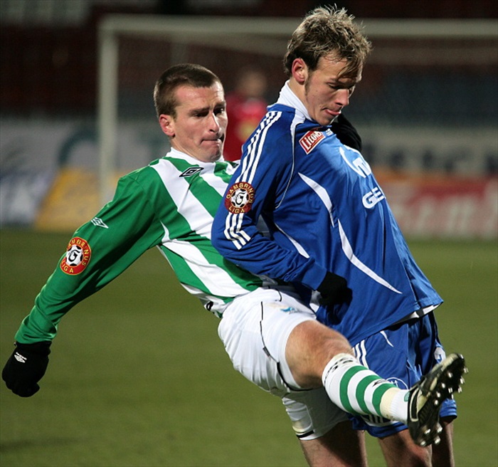 Marek Nikl v obranném zákroku.