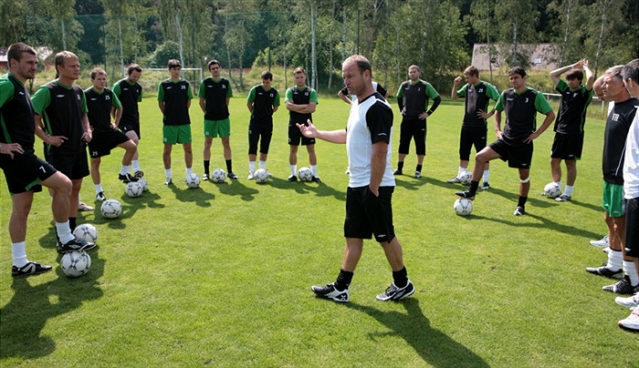 Hoftych promlouvá k lidu...