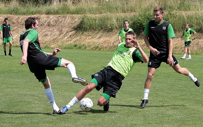 Škoda v souboji o míč.