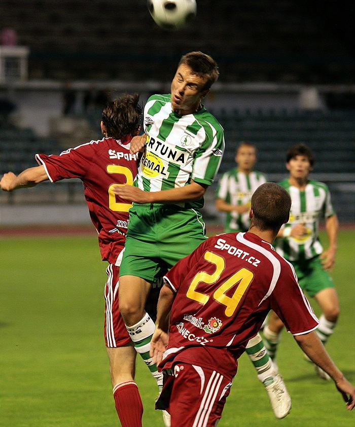 Moravec v hlavičkovém souboji