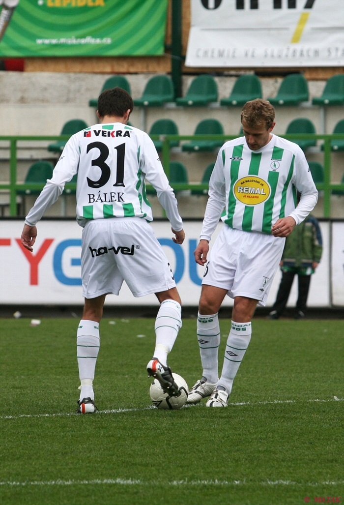 A jde se na věc - Bálek a Matůš rozehrávají.