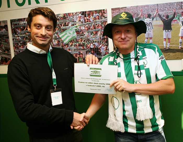 Vylosovaný vítěz z fanoušků, kteří hlasovali o hráči utkání.