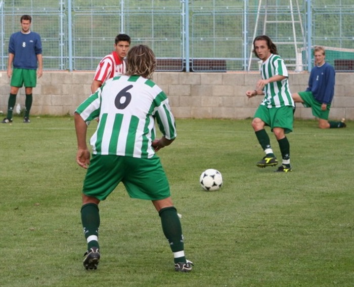 Jaroslav Svozil neustále udivuje obdivuhodnou pohyblivostí ve středu pole.