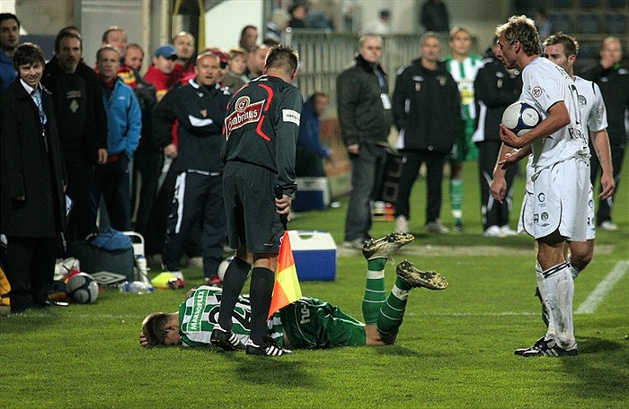 Škoda po tvrdém zákroku.