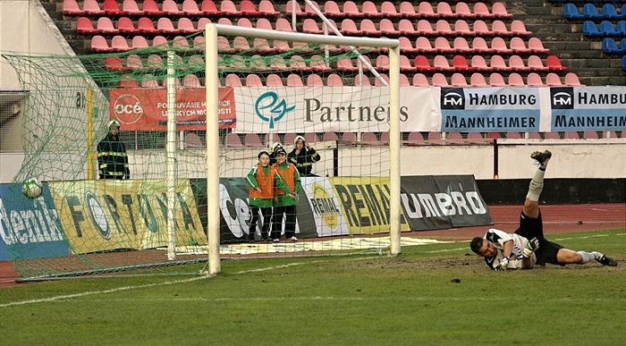 Gólman Miller byl na penaltu Kaufmana krátký