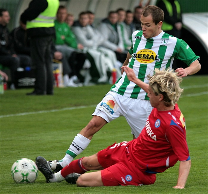 Kotyza se dere do útoku.