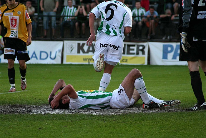 Největší šance Bohemians - Pavel Lukáš se drží za hlavu, nedal.