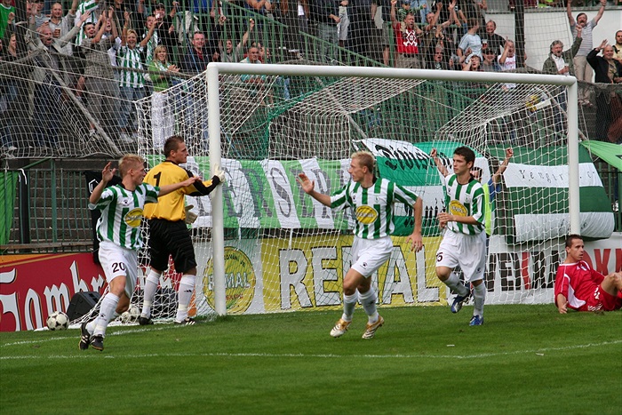 Vedeme 1:0, Michal Held protlačil míč do sítě.