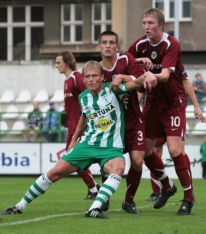 Slezak proti přesile.