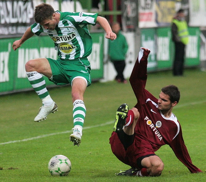 Marek si povyskočil...