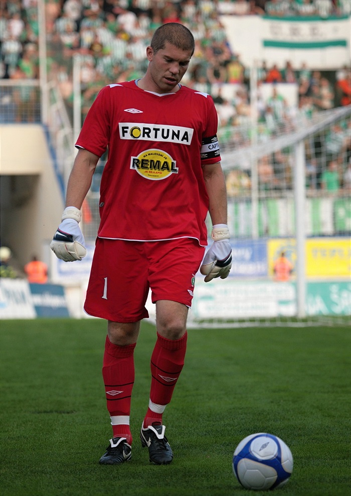 Brankář Radek Sńozík...