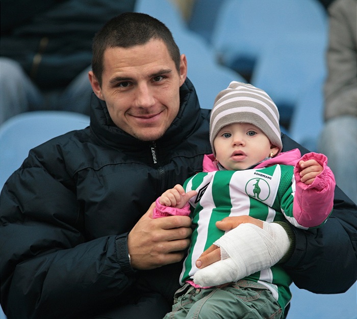 Zraněný Josef Jindřišek nechyběl na tribuně.