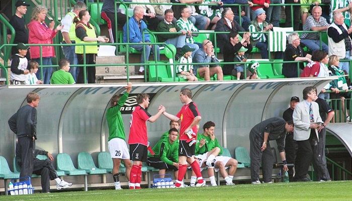 Radek Sňozík předává žezlo Jiřímu Havránkovi.