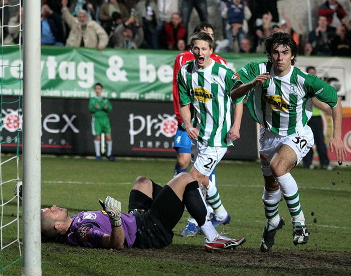 Morávek vstřeli první gól.