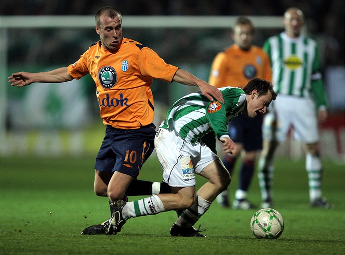 Hašek prochází přes Táborského.