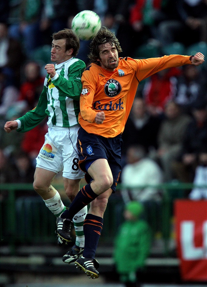 Sedláček a Hašek v hlavičkovém souboji.