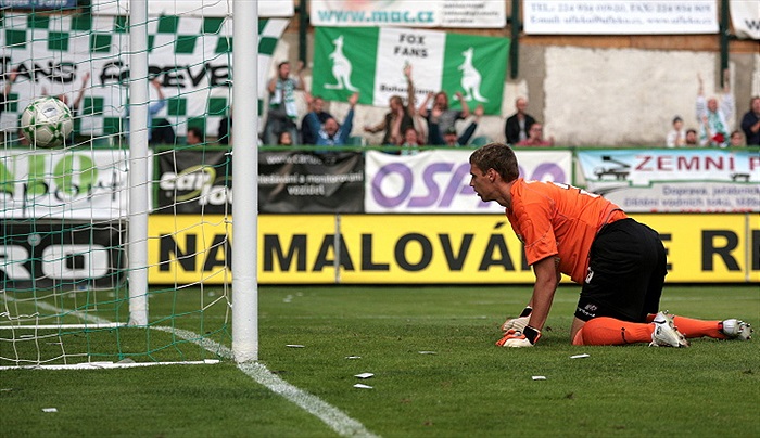 Brankář Sokolova se jen smutně ohlédl.