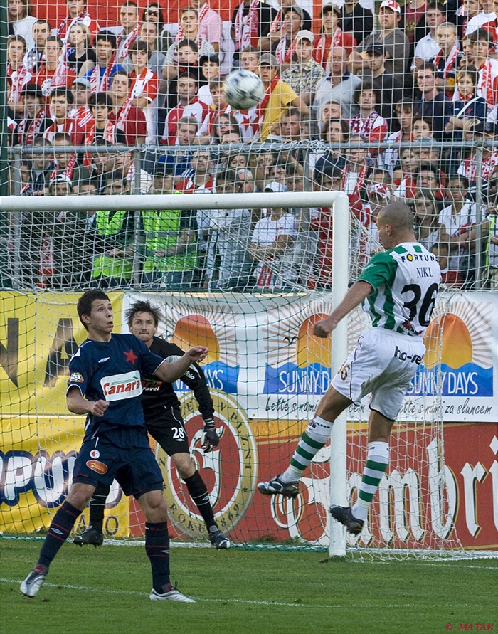 Marek Nikl a jeho tradičně skvělý výskok.