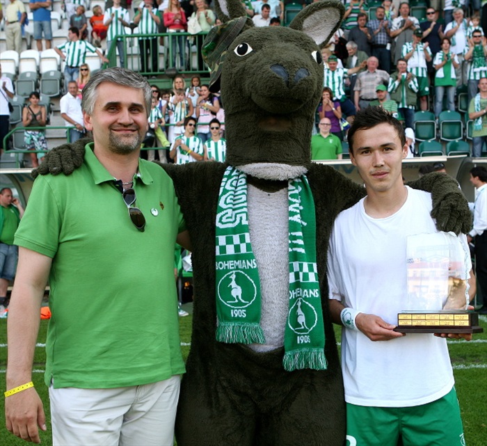 Muž zápasu Aziz Ibragimov s patronem Janem Dusíkem.