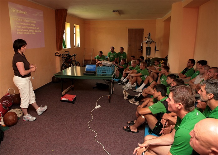 Přednáčka fyzioterapeutky Hamáčkové o strečinku.