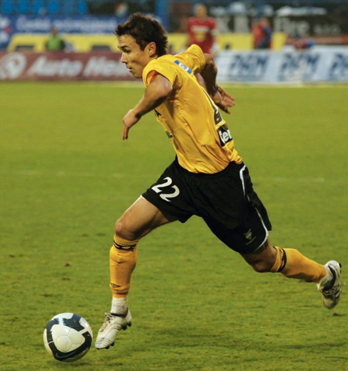 Ibragimov se řítí do útoku.