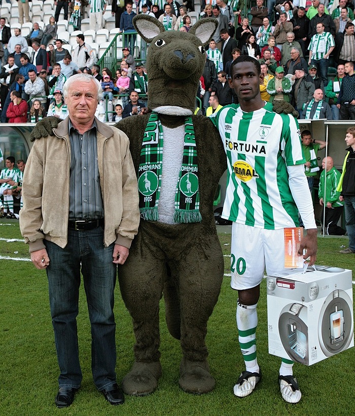 Cenu pro nejlepšího hráče Bohemky převzal Amadou Cissé