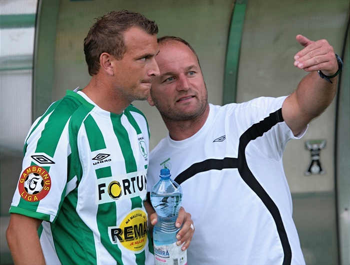 Trenér Hoftych posílá na hřiště Ference Rótha.