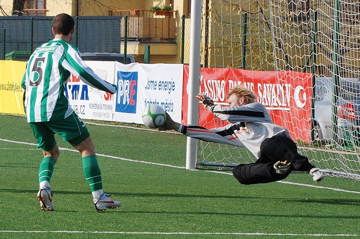 Bartek v gólové šanci, gólman kryl