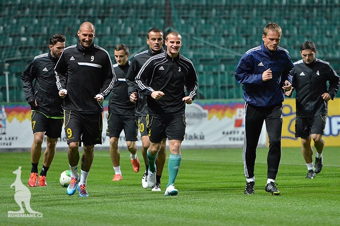 Předzápasový trénink za umělého osvětlení