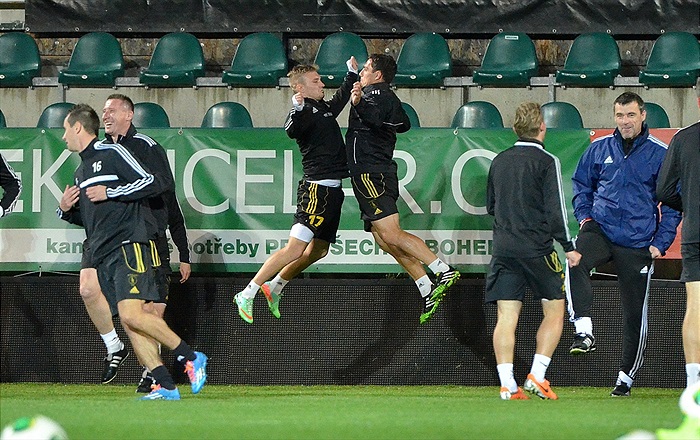 Předzápasový trénink za umělého osvětlení