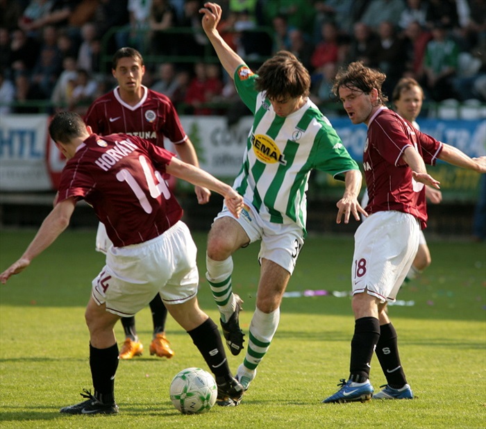 Morávek si poradil i s převahou protihráčů.