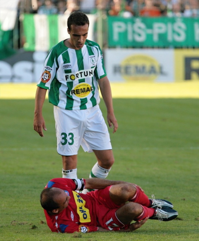 Polách byl pod neustálým dohledem hráčů Bohemky.