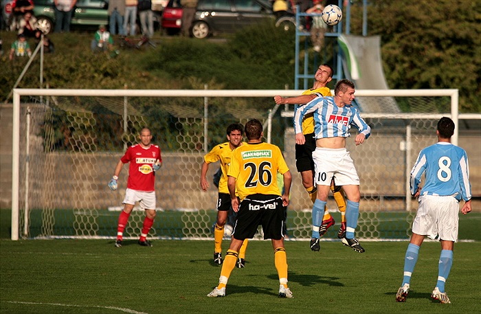 Nikl vítězí ve vzduchu.