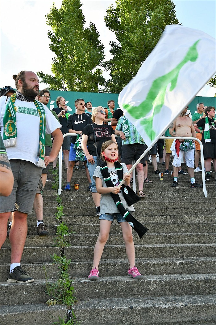Dění na tribunách: Bohemians - Slovácko